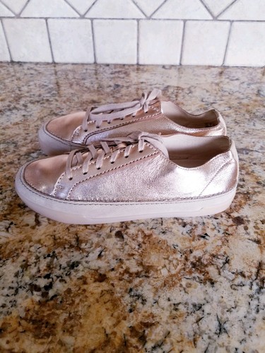 Size 7 NEW Clarks rose gold girls 