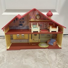 Bluey Family Home Pack  Go Playset House W/ 3 Accessories 2018 Bluey Characters