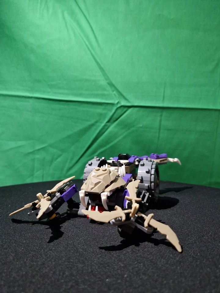 LEGO Ninjago 70745 Anacondrai Crusher, foto 2 di 5