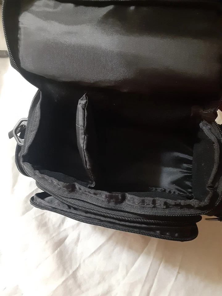 Bolsa para cámara compacta Targus negra 9x6x5", SIN CORREA Foto 4 de 4