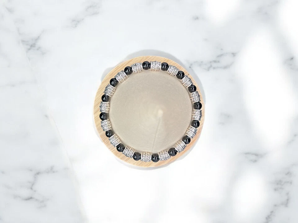 Pulsera de ónix negro y plata tibetana Foto 3 de 4