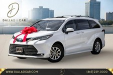 2022 Toyota Sienna XLE Minivan 4D