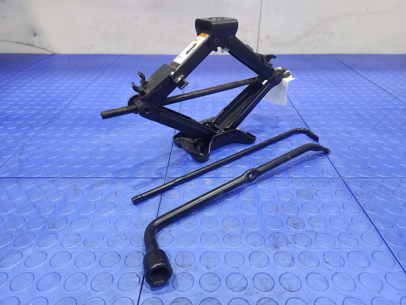 2008-2012 Ford Escape Spare Tire Tools Jack Kit Assembly Genuine OEM 9L8Z17080A