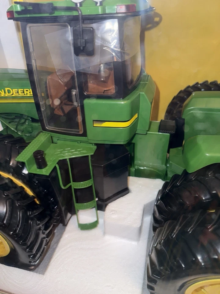 Ertl John Deere 9420 Radio Control RC 4X4 Tractor w/Lights & Sound 2012 NIB - Image 3 of 4