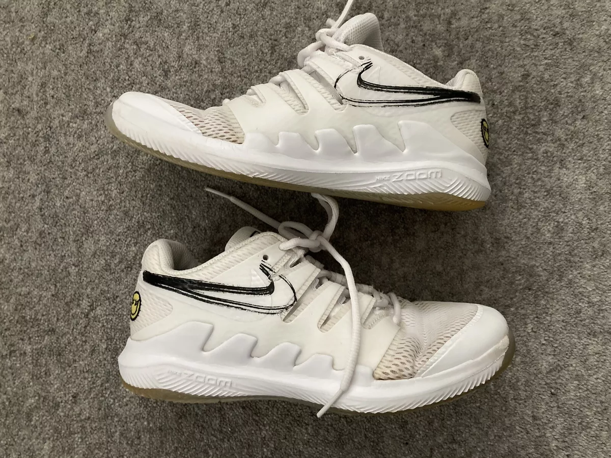 Federer trainers top