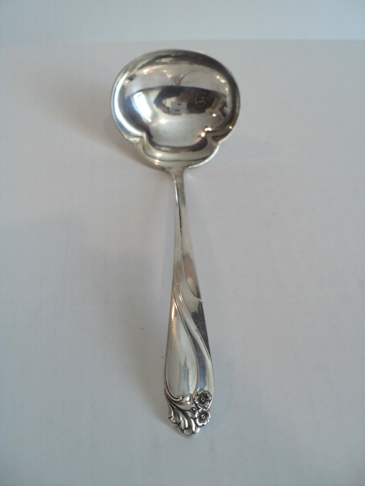 BEAUTIFUL "CENTURY SILVER" STERLING SAUCE / GRAY LADLE "ENCHANTED ROSE" PATTERN