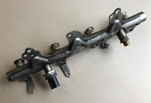 Audi VW Seat Skoda 1.8 2.0 TFSI Kraftstoffverteiler 06J133317M