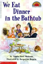 We Eat Dinner In The Bathtub (level 2) (Hello Reader) - Paperback - GOOD