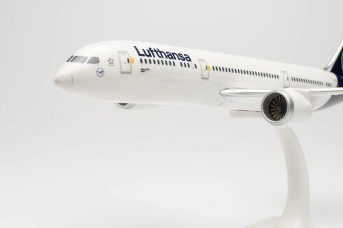 Herpa Snap-Fit Boeing 787-9 Lufthansa "Berlin" D-ABPA 1:200 Modellflugzeug - Bild 4 von 5