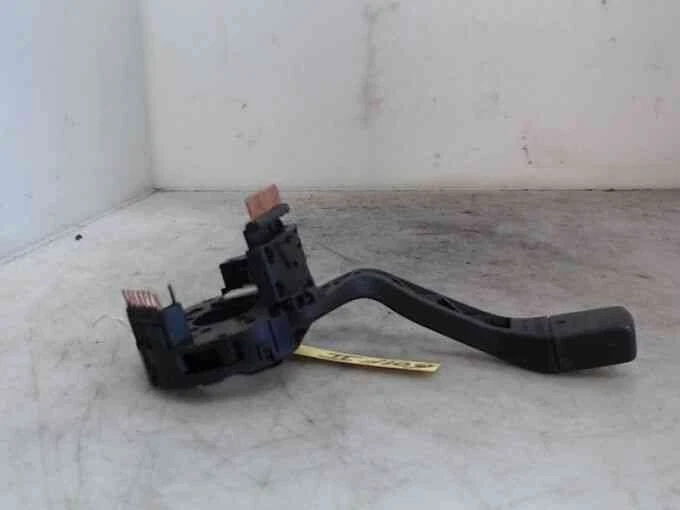 Commodo clignotant Volkswagen GOLF II 1H0953513E01C - Photo 3/4