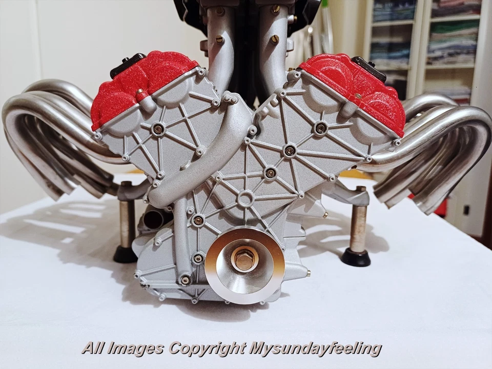 MOTORE FERRARI ENZO - SCALA I:4 De Agostini - Immagine 2 di 4