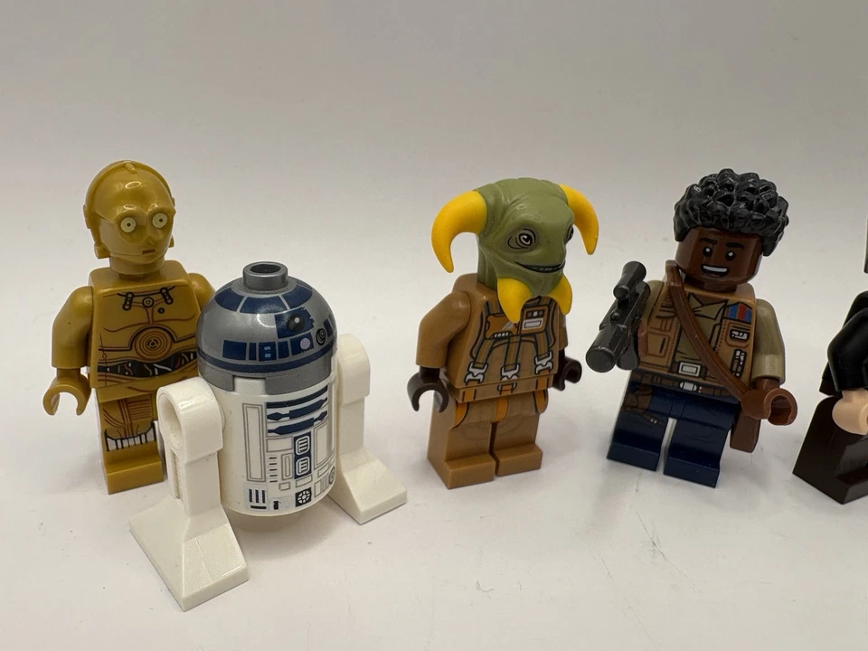Lote de minifiguras LEGO Star Wars - Boolio, Chewbacca, Finn, Poe, Sabine Wren, C3PO Foto 2 de 3
