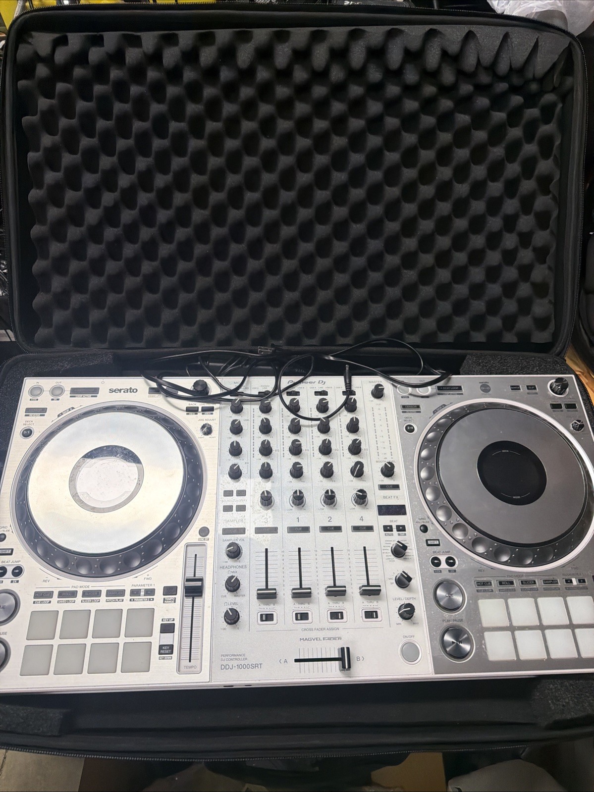 Pioneer DJ DDJ 1000 SRT WHITE LIMITED EDITION With Power Cord And Case