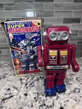 VTG TIN AND PLASTIC TOY SUPER ASTRONAUT ROBOT SJM BATTERY OPERATED W/BOX READ