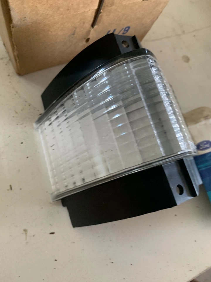 NOS 1973 1974 MERCURY MARQUIS LH FRONT PARKING LAMP LENS   D3MY-13209-B - Image 2 of 3
