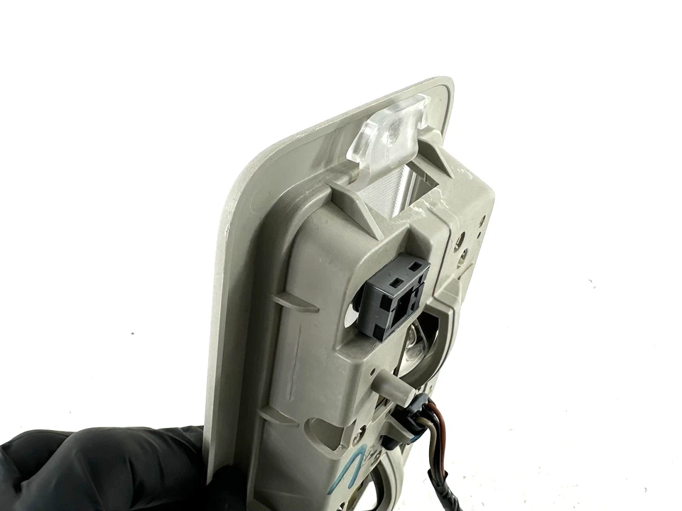 Tahoe Yukon Suburban 2007-2013 tercera fila luz trasera domo lámpara gris claro OEM Foto 4 de 4