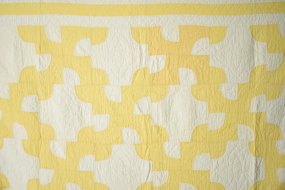 BEAUTIFUL Vintage Yellow & White Drunkard's Path Antique Quilt! - Image 2 of 4
