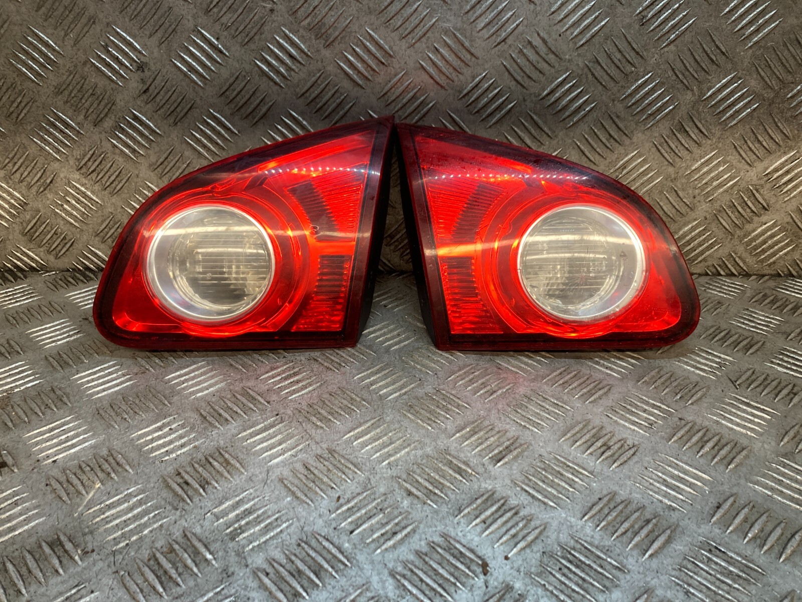 NISSAN QASHQAI ACENTA DCI MK1 5DR 1.4 DIESEL 2007 PAIR OF REAR INNER LIGHTS