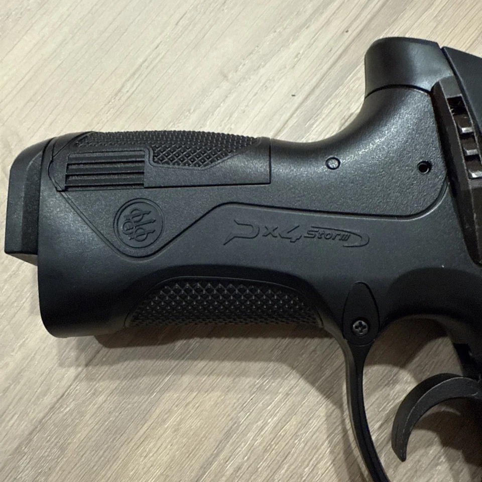 BERETTA Genuine PX4 STORM  CO2 Blowback Air Gun Pellet BB Pistol and Holster  - Image 3 of 4