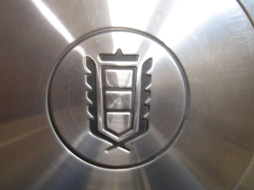 Cubierta de rueda tapacubos Ford LTD II 1983-84 usada OEM 14" Foto 2 de 2