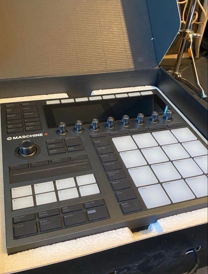Native Instruments MASCHINE+ Plus Standalone Sampler Sequencer Excellent Cond. - Image 3 of 4
