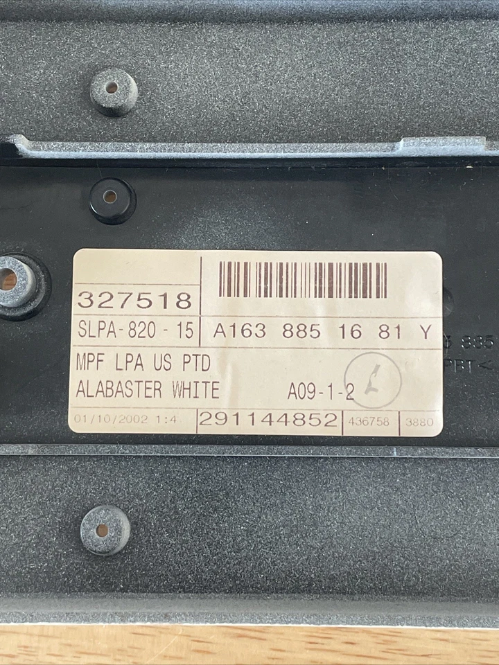 NUEVO Soporte de licencia delantero genuino Mercedes-Benz A1638851681 ML320 ML500 02-05 Foto 3 de 3