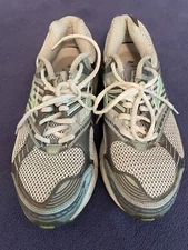 Brooks Ariel MOGO DNA 11  Womens medium green gray white silver Running Shoes