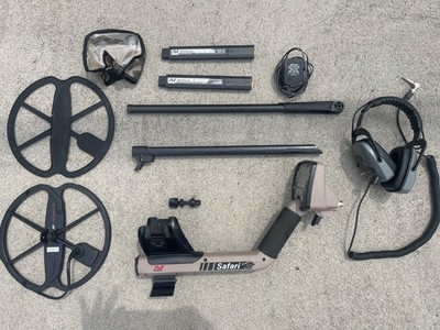 Minelab Safari metal detector with extras!