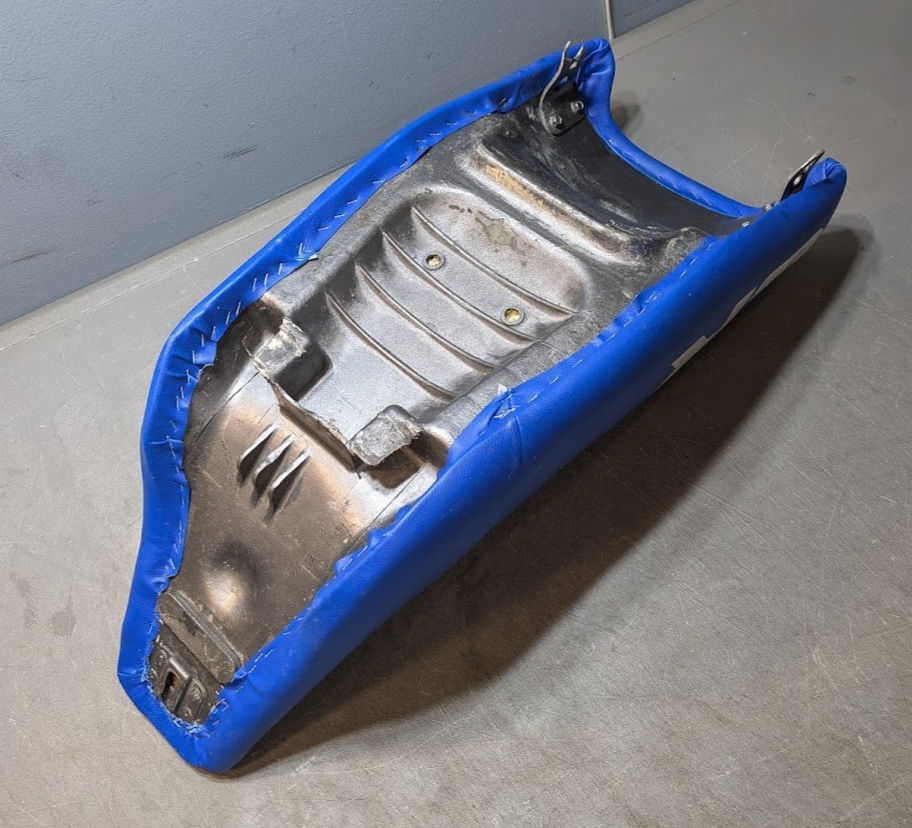 Pit-Replica Seat Cover For 1982 Honda CR480R – PVC Saddle Cover, Rear Placement, Thailand-made