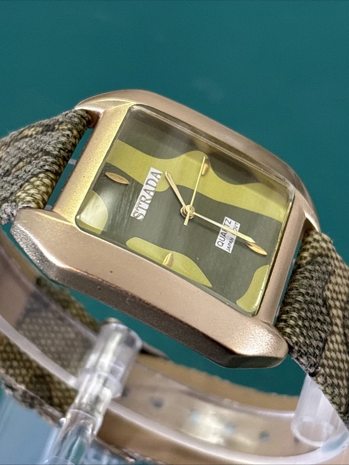 Reloj de cuarzo Strada estilo tanque camuflaje Foto 3 de 4