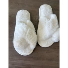 Women s White Plush Cross Band Faux Fur Slide Slippers Cozy House Shoes NWOT
