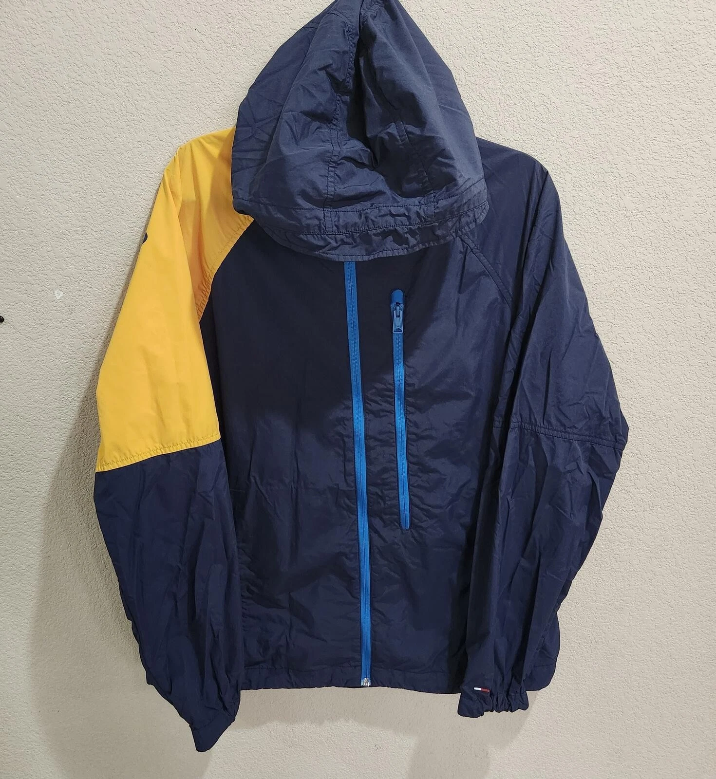 Y2K Tommy Hilfiger Denim Men's Navy Full Zip Windbreaker Hooded Jacket Medium