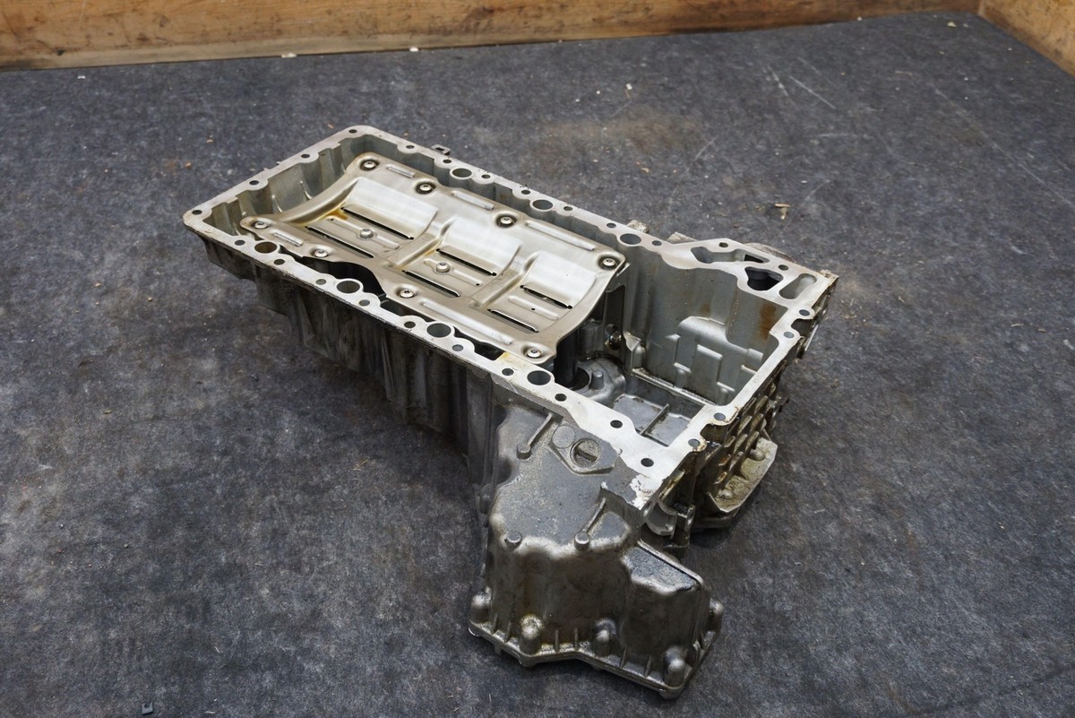 Upper & Lower Engine Oil Pan Assembly Oem 11137621070 Bmw 4.4l V8 
