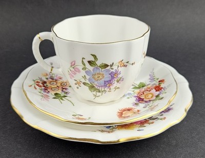 Royal Crown Derby Trio Set Tasse und Untertasse Derby Posies Patt. Vintage Bone China