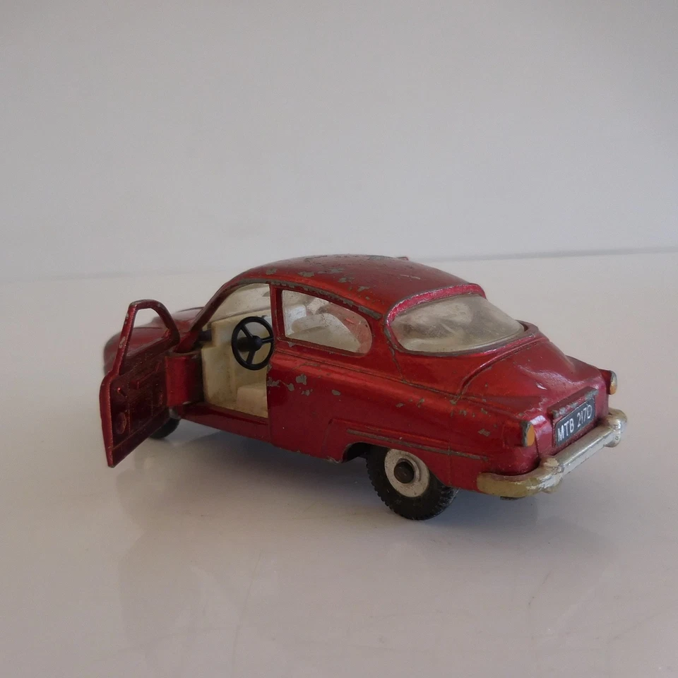 Coche miniatura Saab 96 Meccano Ltd Dinky Toys hecho en Inglaterra Foto 3 de 4