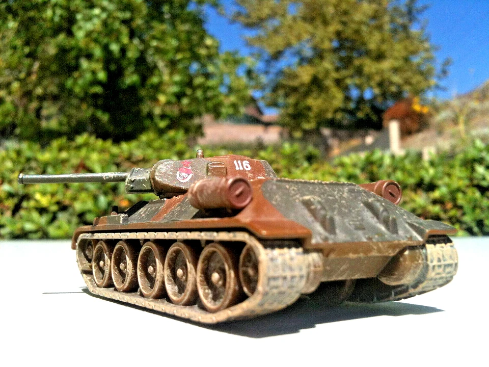 Corgi Soviet T-34/76  Medium Tank Autumn Camouflage No Outer Box 1:76 Scale. - Image 3 of 4