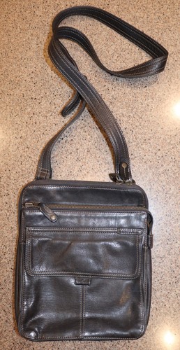 Cartera Bandolera Organizadora de Cuero Negro Fossil ZB 8944 De Colección 9.5" x 8" x 3.5" - Imagen 1 de 15
