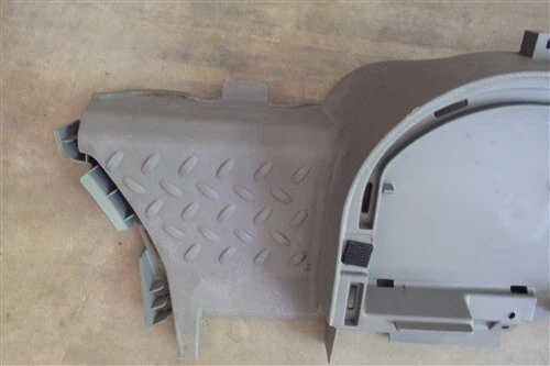 Серый входной подножка сиденья среднего ряда отделка панель хранения 2006 Jeep Commander - Изображение 2 из 4