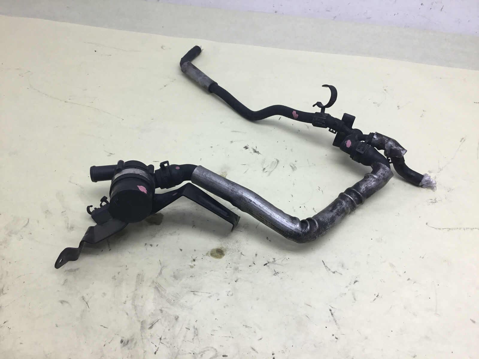 13-18 Bentley Flying Spur W12 Auxiliary Water Pump W/ Hose Pipe Tube Bracket |:Y