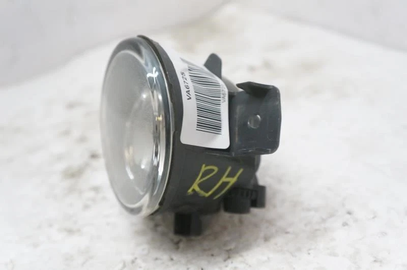 Luz antiniebla delantera derecha Nissan Versa 2009 pasajero 261509B91D fabricante de equipos originales Foto 3 de 4