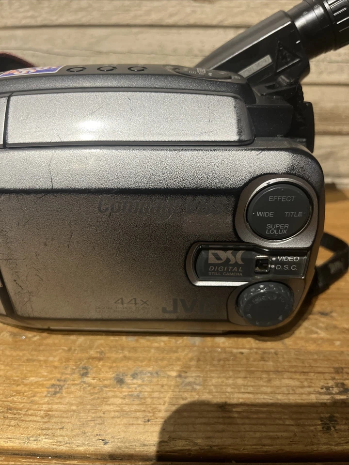 JVC GR-AXM500E VHSC Camcorder LCD Analogue Video Camera - Untested Unit Only - Image 2 of 4