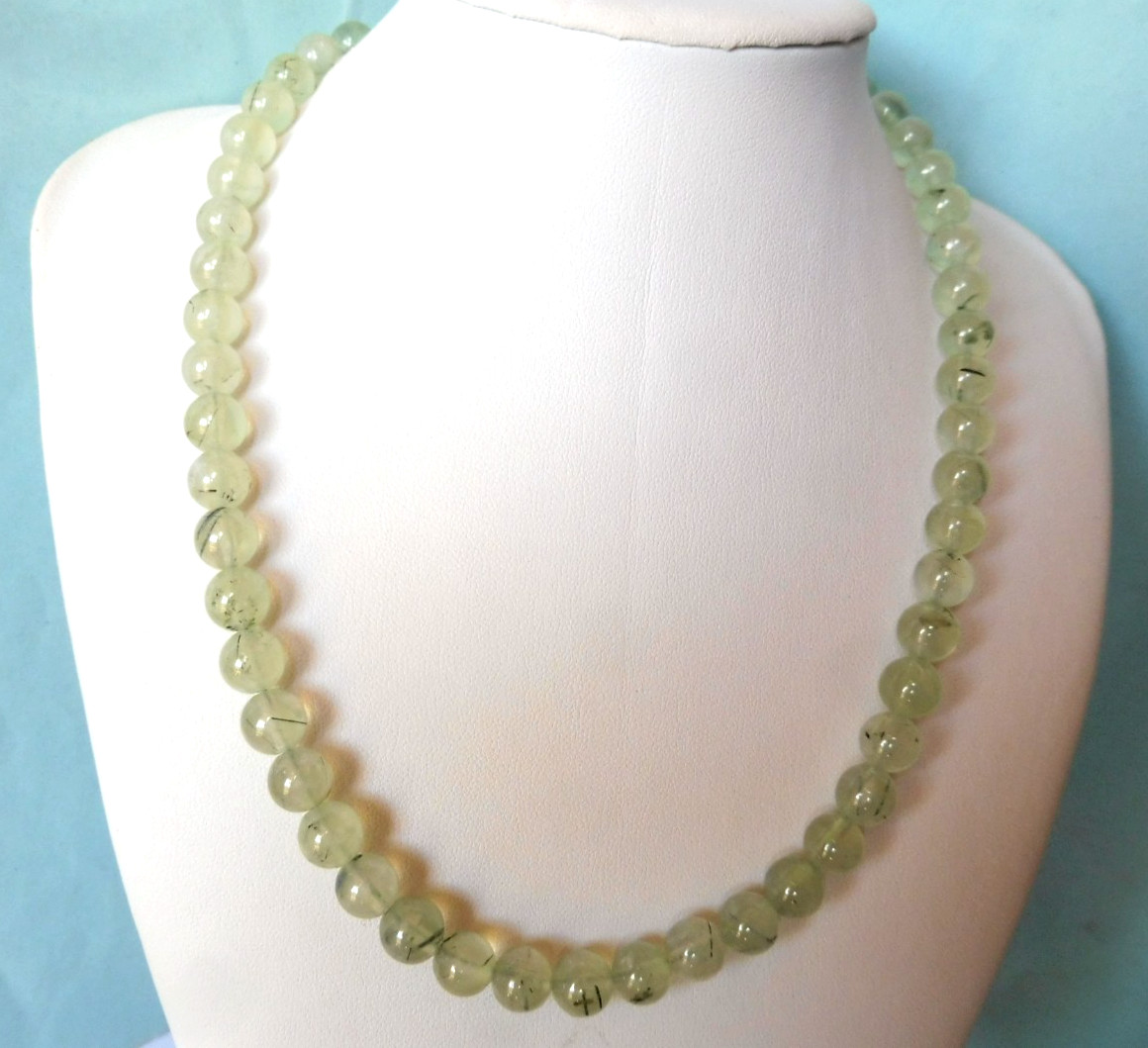 Collier en Prehnite véritable et argent massif 45cm pour sublimer vos tenues d'été