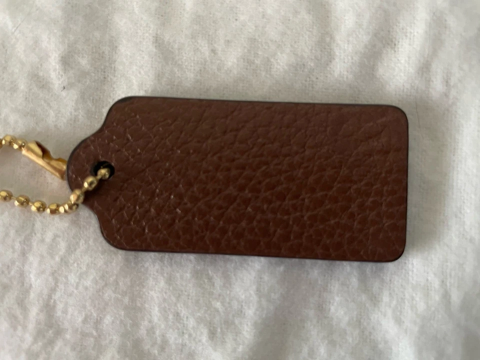 COACH Bolso Llavero Cuero Marrón Dije Llavero 2” Etiqueta Colgante con Cadena Dorada Foto 3 de 4