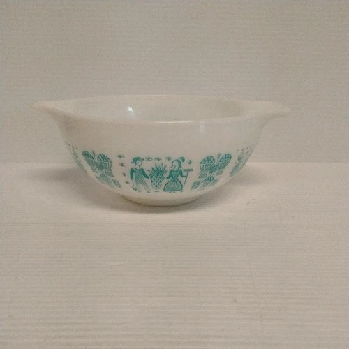 Vintage Pyrex #443 Amish Butterprint Cinderella Mixing Bowl 2-1/2 qt