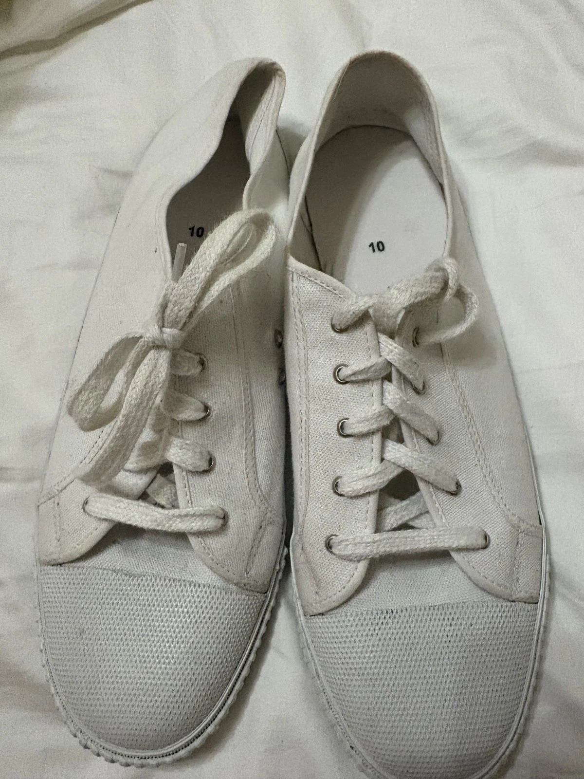mens white canvas plimsolls pumps daps. Vintage style Pakistan rubber school cos