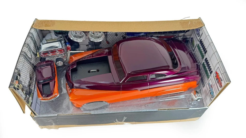 1:18 & 1:64 Muscle Machines 49 Mercury Hot Rod Build-It Kit Dark Cherry & Orange - Image 4 of 4