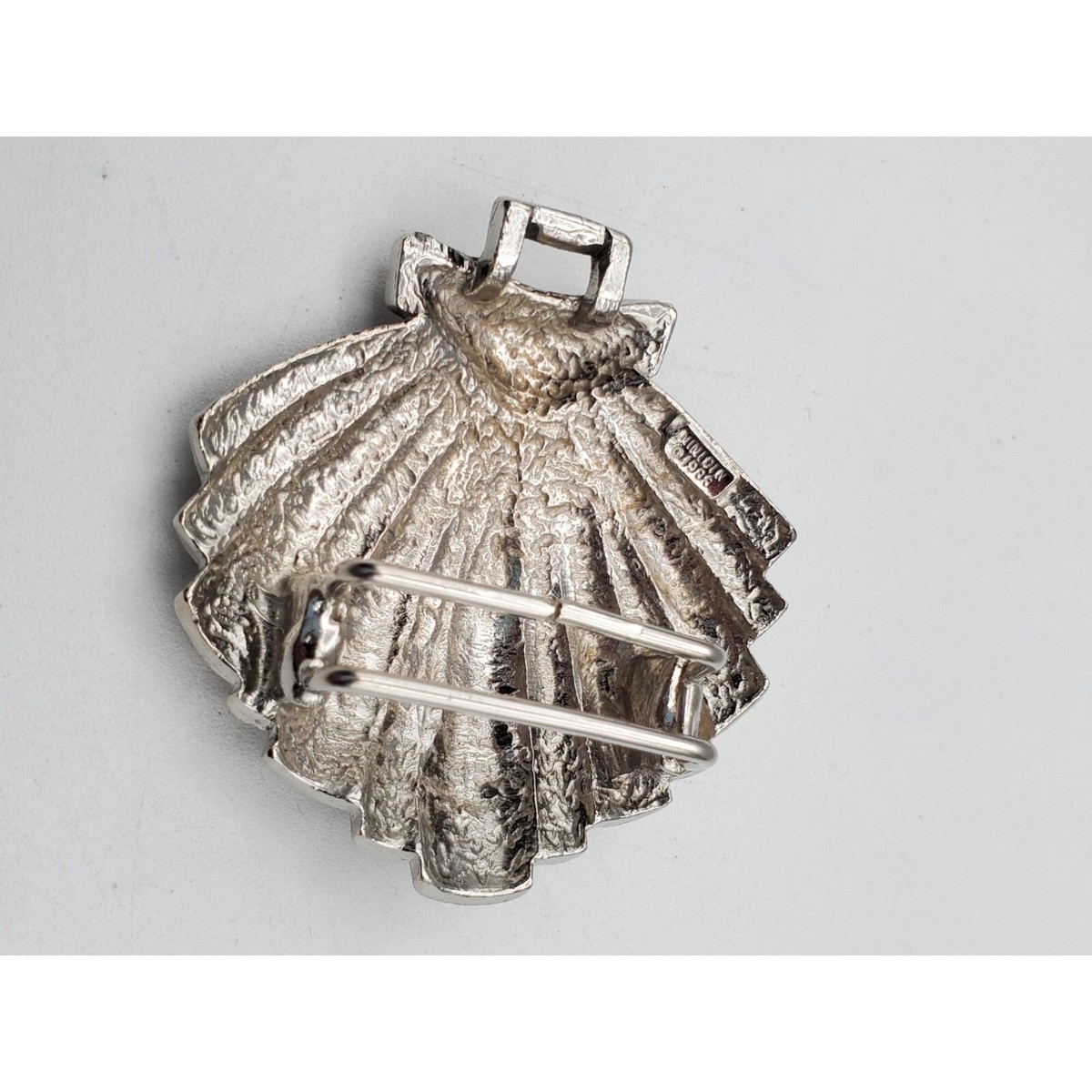 MIMI DIN 1988 silver tone shell shape belt buckle womens 