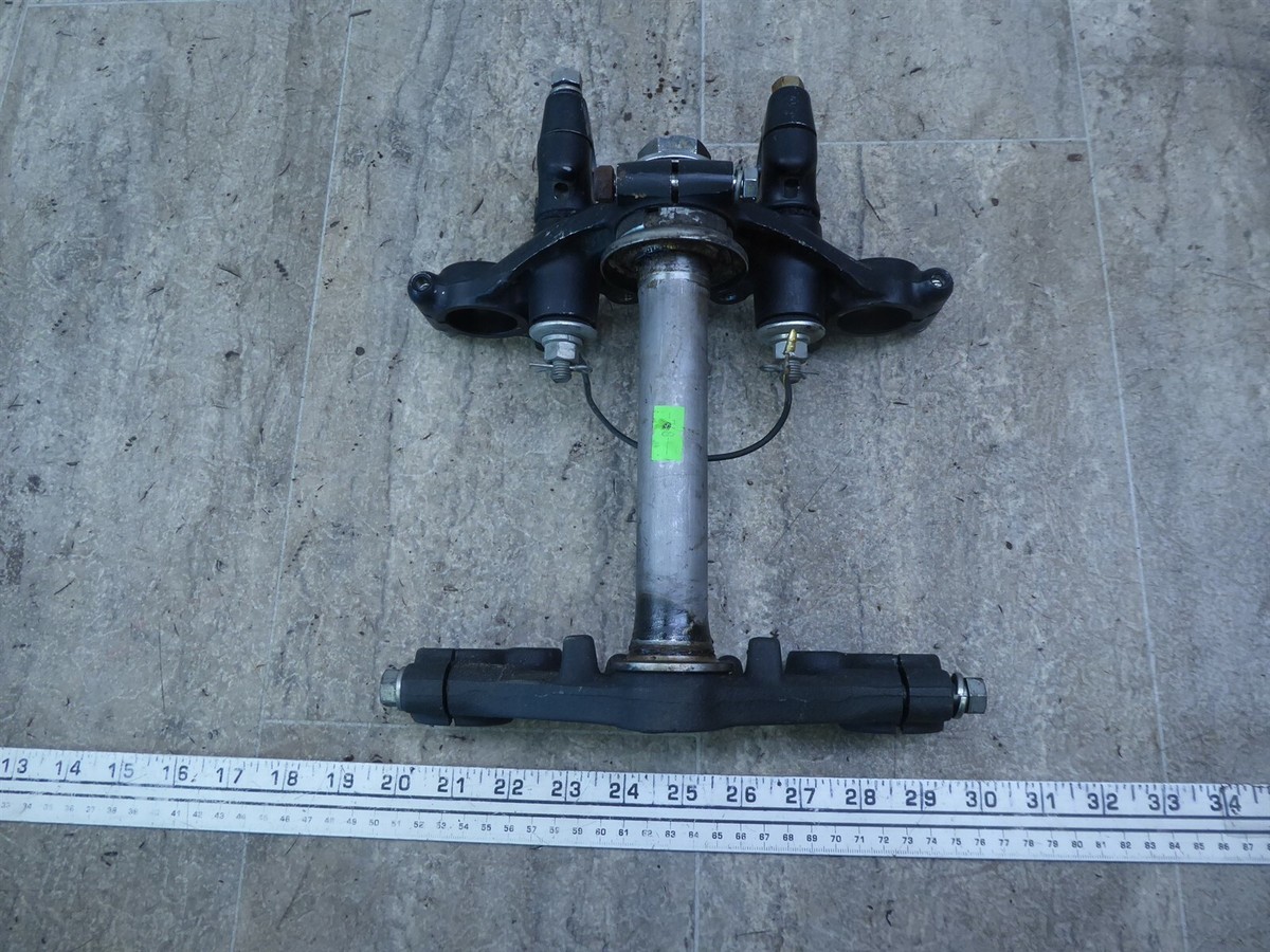 1980 Kawasaki KZ440 LTD K768) triple tree steering stem clamp yoke