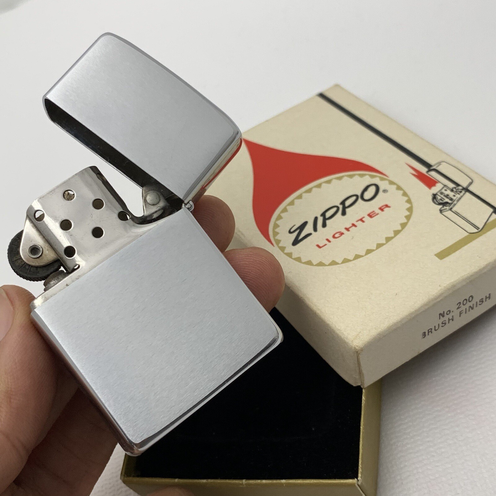 Vintage Zippo USA Lighter Near Mint Condition Lighter W/ BOX
