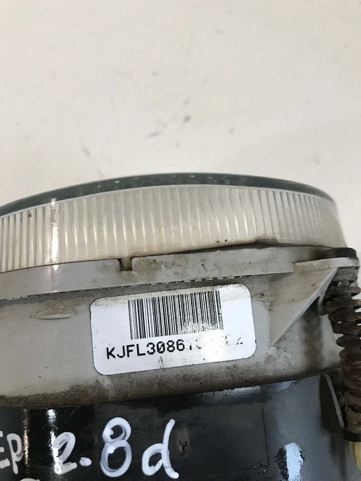 Jeep Cherokee Left Fog Light 05120259 Genuine 2005 Rhd - Image 3 of 4